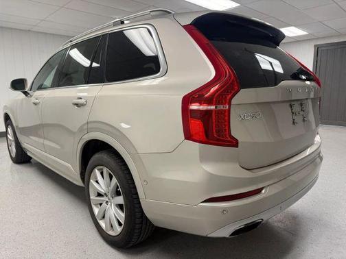 Gold 2017 Volvo XC90 T6 Momentum
