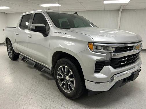 White 2022 Chevrolet Silverado 1500 LT