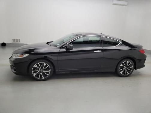 Photo 2 of 32 of 2017 Honda Accord EX