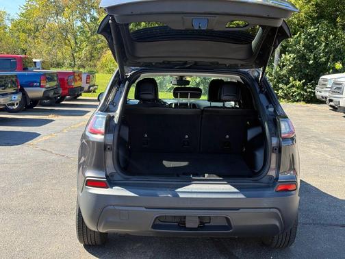 Granite Crystal Metallic Clearcoat 2019 Jeep Cherokee Latitude Plus