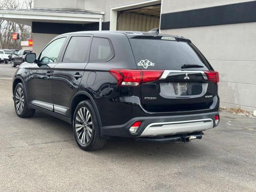 2019 Mitsubishi Outlander ES
