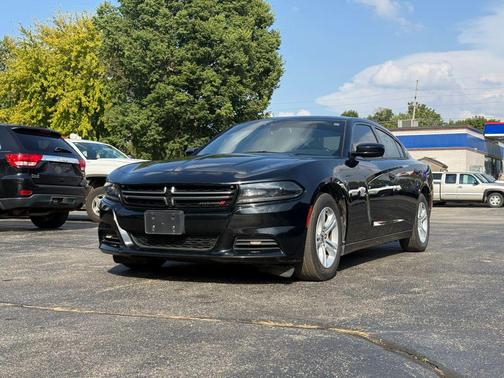 Pitch Black Clearcoat 2016 Dodge Charger SE