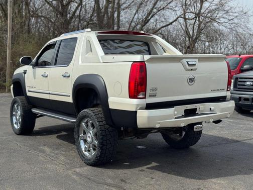 White Diamond Tricoat 2009 Cadillac Escalade EXT Base