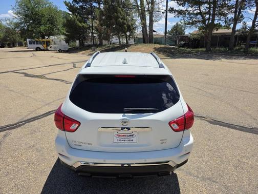 White 2020 Nissan Pathfinder SV