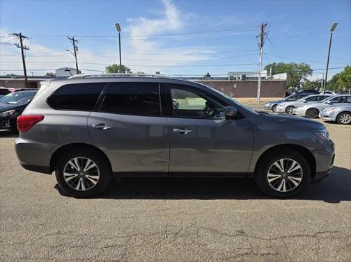 2017 Nissan Pathfinder SV