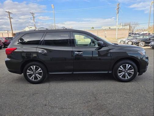 2017 Nissan Pathfinder SV