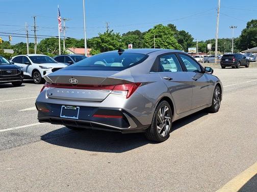 2024 Hyundai ELANTRA Limited