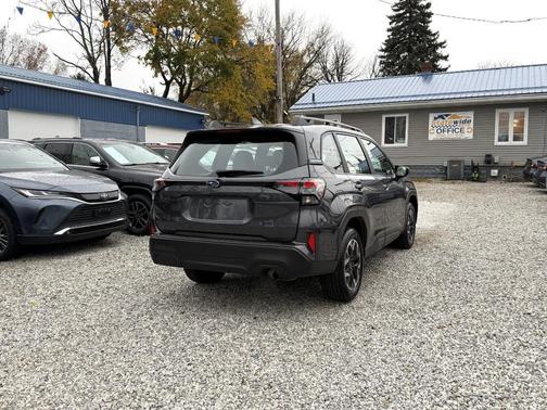 2025 Subaru Forester Base