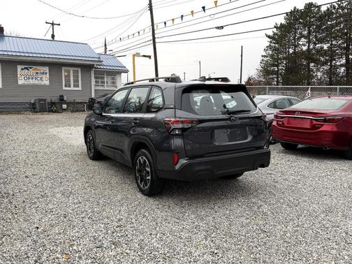 2025 Subaru Forester Base