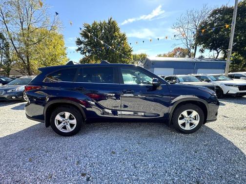 2023 Toyota Highlander LE