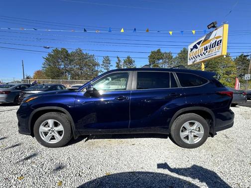 2023 Toyota Highlander LE