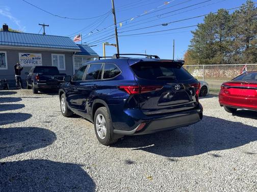 2023 Toyota Highlander LE