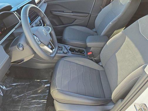 2026 Volkswagen Taos SE Black