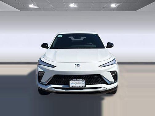 Summit White 2024 Buick Envista Sport Touring FWD