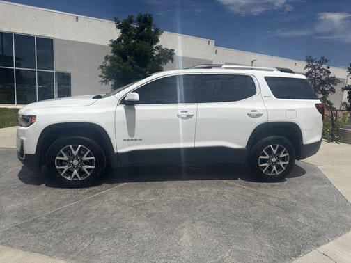 2023 GMC Acadia AWD SLT