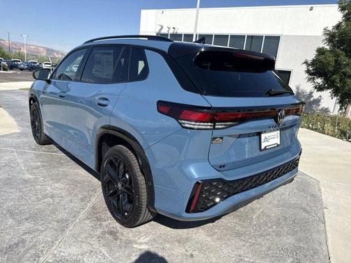2025 Volkswagen Tiguan 2.0T SE R-Line Black 4MOTION