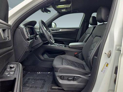 2024 Volkswagen Atlas Cross Sport 2.0T SE w/Technology 4MOTION