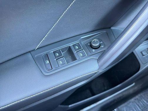 Deep Black Pearl 2024 Volkswagen Tiguan 2.0T SEL R-Line 4MOTION