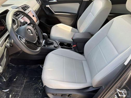 Platinum Gray Metallic 2021 Volkswagen Tiguan 2.0T SE 4MOTION