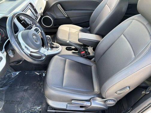 White 2019 Volkswagen Beetle 2.0T SE