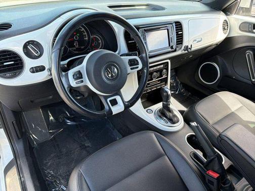 White 2019 Volkswagen Beetle 2.0T SE