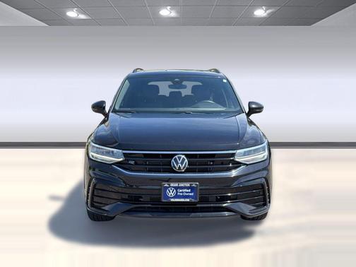 Deep Black Pearl 2023 Volkswagen Tiguan 2.0T SE R-Line Black