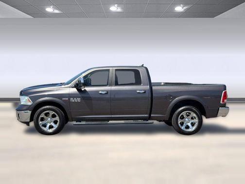 Granite Crystal Metallic Clearcoat 2017 RAM 1500 Laramie