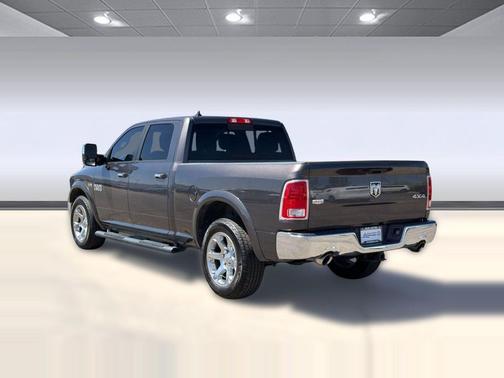 Granite Crystal Metallic Clearcoat 2017 RAM 1500 Laramie