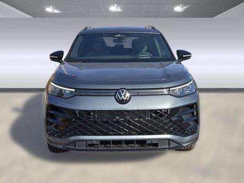 2025 Volkswagen Tiguan 2.0T SE R-Line Black 4MOTION