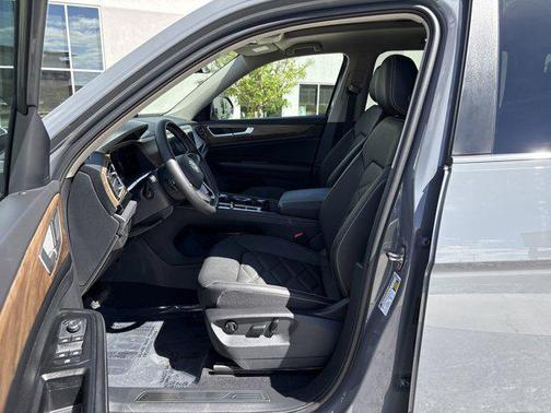 2025 Volkswagen Atlas 2.0T SE w/Technology 4MOTION