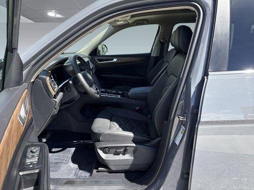 2025 Volkswagen Atlas 2.0T SE w/Technology 4MOTION