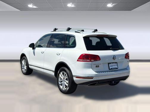 Pure White 2016 Volkswagen Touareg TDI Sport w/Technology