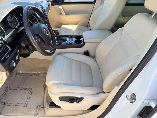 Pure White 2016 Volkswagen Touareg TDI Sport w/Technology