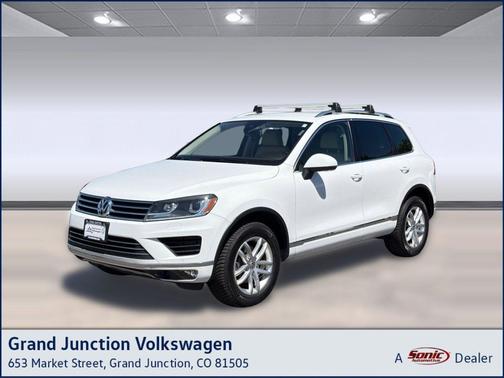 Pure White 2016 Volkswagen Touareg TDI Sport w/Technology