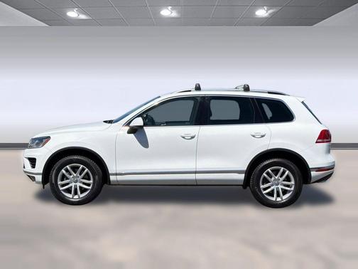 Pure White 2016 Volkswagen Touareg TDI Sport w/Technology
