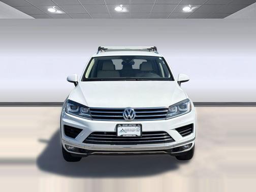 Pure White 2016 Volkswagen Touareg TDI Sport w/Technology