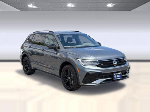 Platinum Gray Metallic 2024 Volkswagen Tiguan 2.0T SE R-Line Black 4MOTION