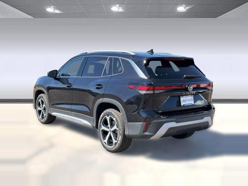 Deep Black Pearl 2026 Volkswagen Tiguan 2.0T SE 4MOTION