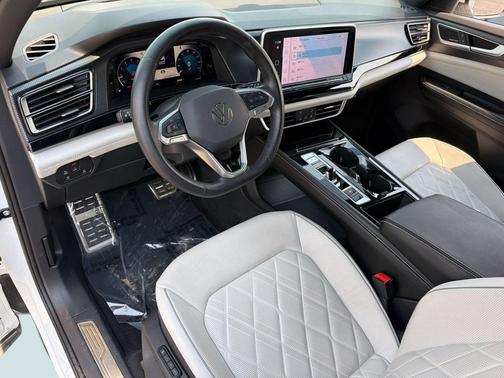 Opal White Pearl 2024 Volkswagen Atlas Cross Sport 2.0T SEL Premium