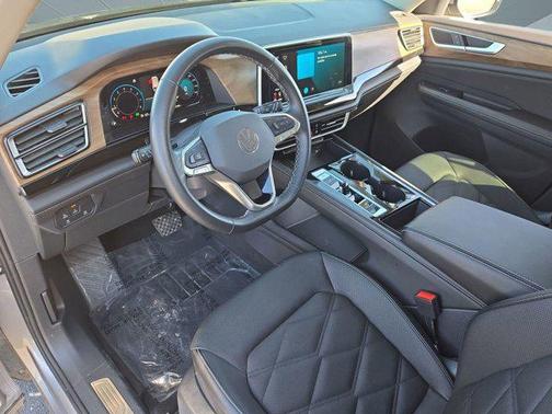 2025 Volkswagen Atlas 2.0T SE w/Technology 4MOTION