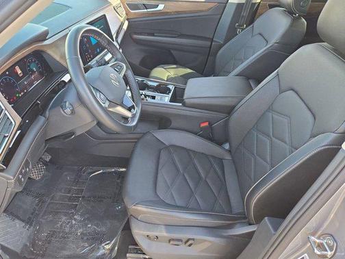 2025 Volkswagen Atlas 2.0T SE w/Technology 4MOTION