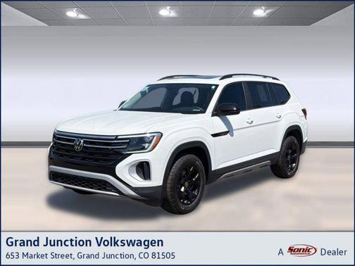 Pure White 2025 Volkswagen Atlas 2.0T Peak Edition