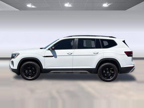 Pure White 2025 Volkswagen Atlas 2.0T Peak Edition