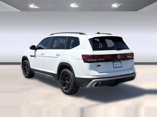 Pure White 2025 Volkswagen Atlas 2.0T Peak Edition
