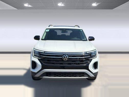 Pure White 2025 Volkswagen Atlas 2.0T Peak Edition