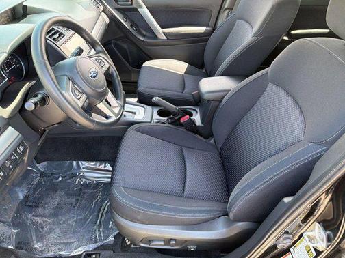 Crystal Black Silica 2018 Subaru Forester 2.5i Premium
