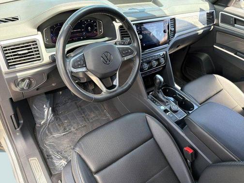 Pyrite Silver Metallic 2023 Volkswagen Atlas Cross Sport 2.0T SE w/Technology 4MOTION