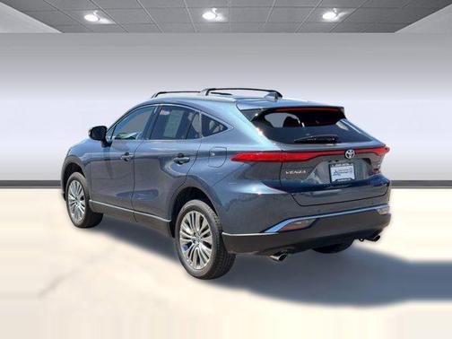 Coastal Gray Metallic 2023 Toyota Venza XLE