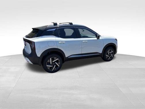 2t Wht Blk Roof 2026 Nissan Kicks SV