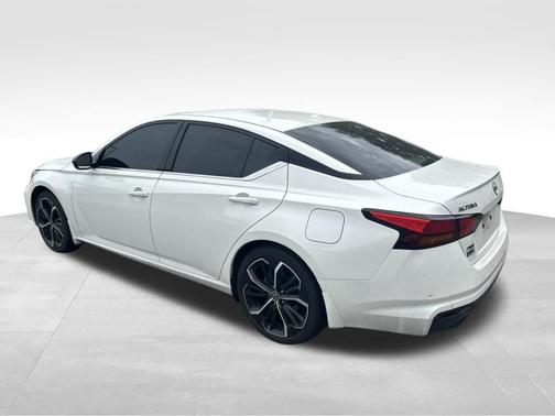 White 2024 Nissan Altima 2.5 SR